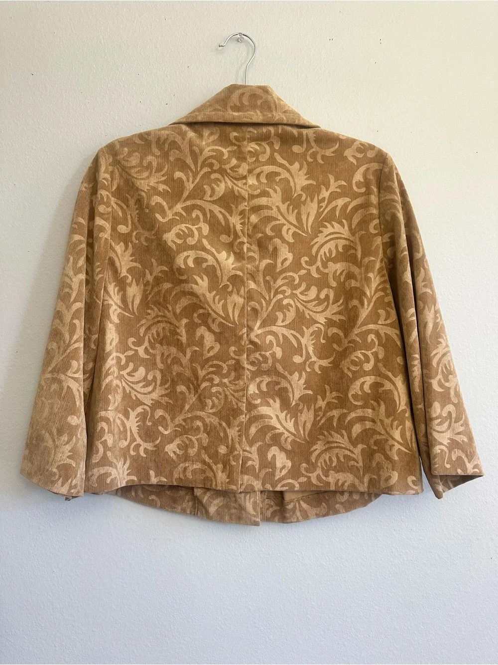 Tan Jacquard Short Coat RQT size medium, vintage, big button cropped jacket - Picture 3 of 8